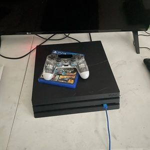 Hi I’m my ps4 pro it’s in good condition